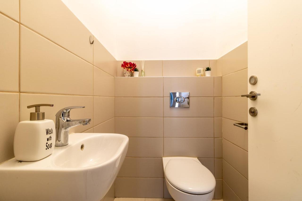 Luxury One-Bedroom Apartment/Parking In City Center Єрусалим Екстер'єр фото
