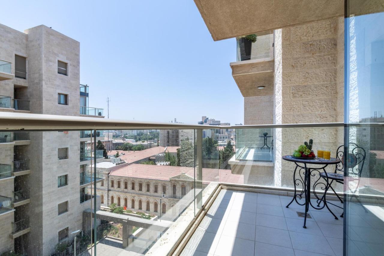 Luxury One-Bedroom Apartment/Parking In City Center Єрусалим Екстер'єр фото