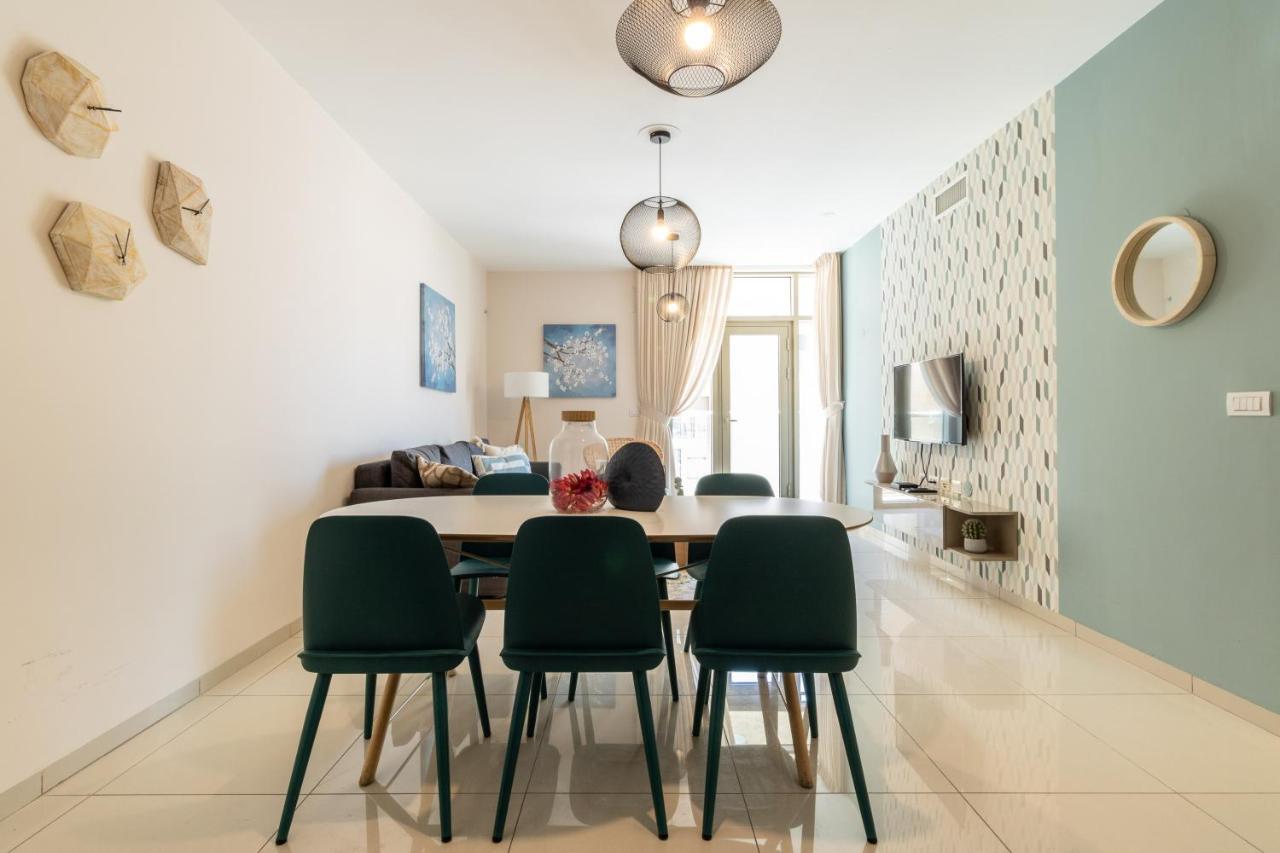 Luxury One-Bedroom Apartment/Parking In City Center Єрусалим Екстер'єр фото